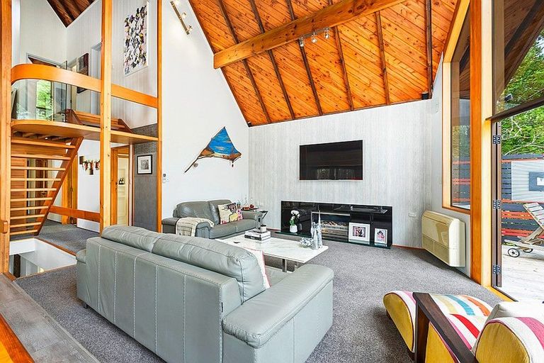 Photo of property in 93 Brick Bay Drive, Sandspit, Warkworth, 0982