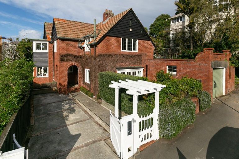 Photo of property in 323 The Terrace, Te Aro, Wellington, 6011