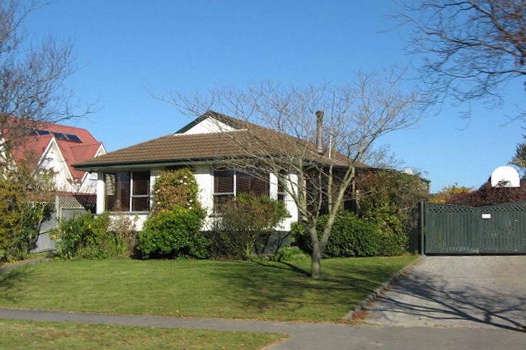 Photo of property in 61 Warren Crescent, Hillmorton, Christchurch, 8025