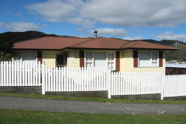 Photo of property in 18 Newburn Grove, Wainuiomata, Lower Hutt, 5014