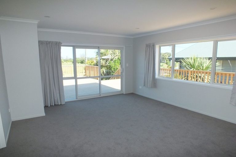 Photo of property in 387 Estuary Road, South New Brighton, Christchurch, 8062