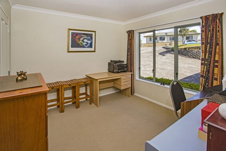 Photo of property in 60 Somerville Road, Shelly Park, Auckland, 2014