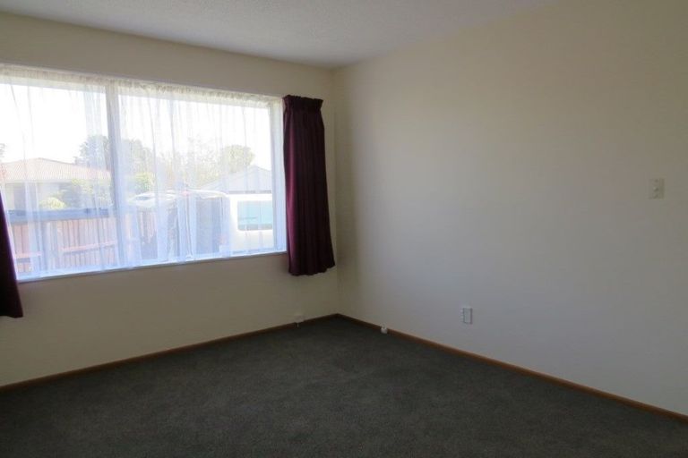 Photo of property in 2/12 Wanstead Place, Woolston, Christchurch, 8062