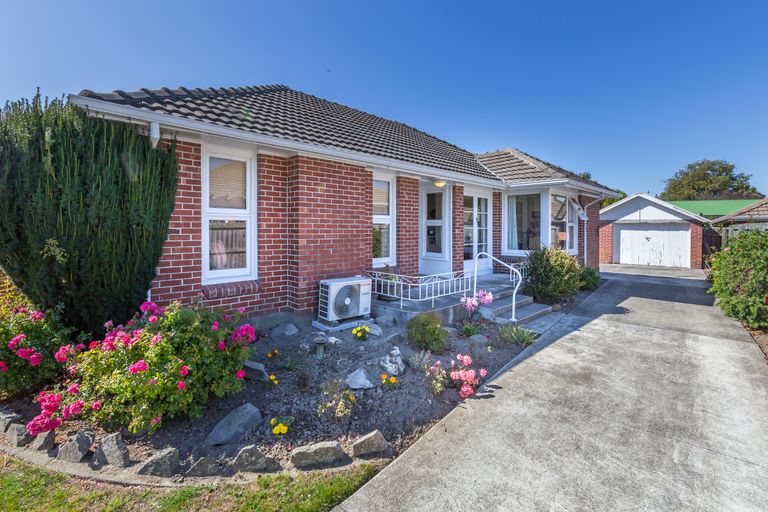 Photo of property in 8 Roslyn Avenue, Mairehau, Christchurch, 8052