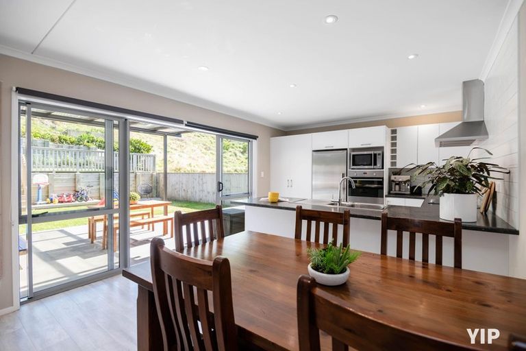 Photo of property in 21 Bickerton Rise, Churton Park, Wellington, 6037