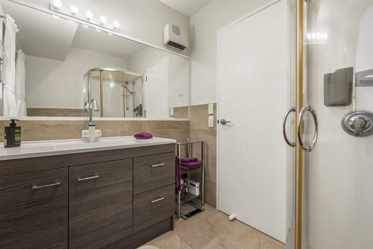 Photo of property in 1/20 Tui Glen Road, Birkenhead, Auckland, 0626