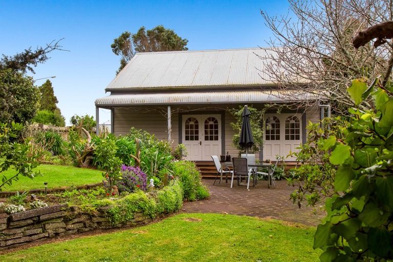 Photo of property in 7 Richmond Road, Brixton, New Plymouth, 4373