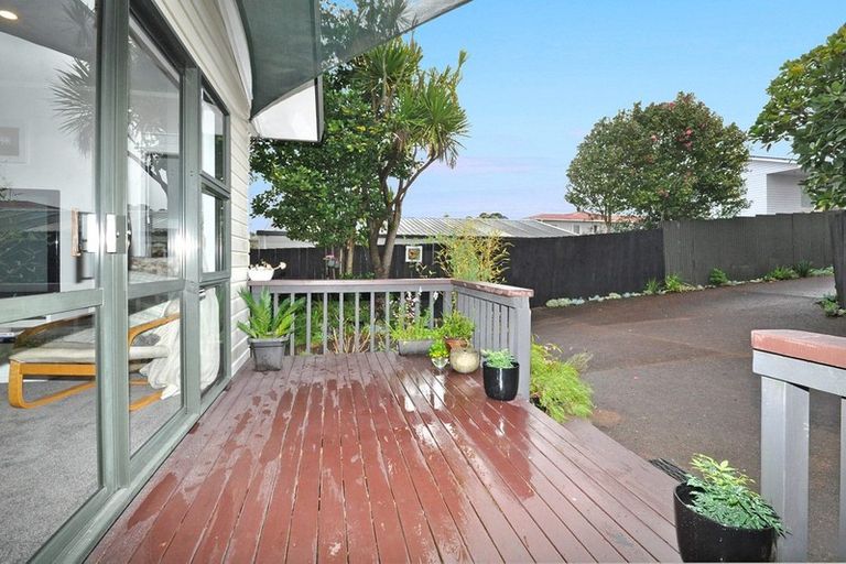 Photo of property in 27a Tahi Terrace, Glen Eden, Auckland, 0602
