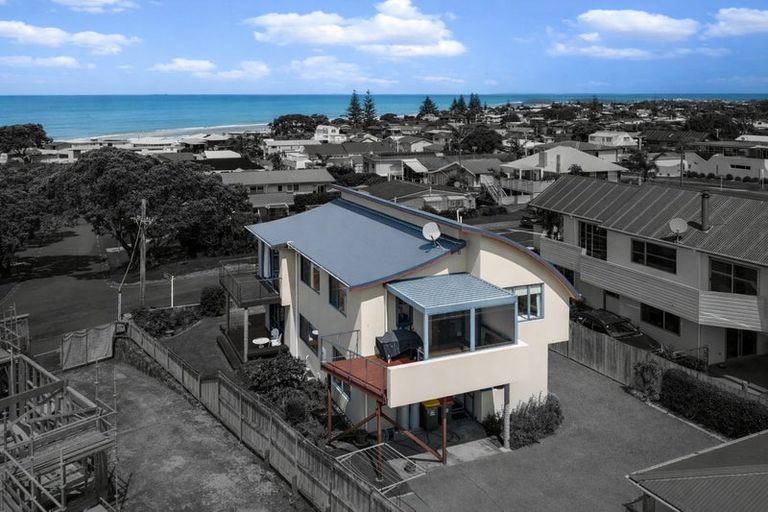 Photo of property in 19 Beach Road, Waihi Beach, 3611