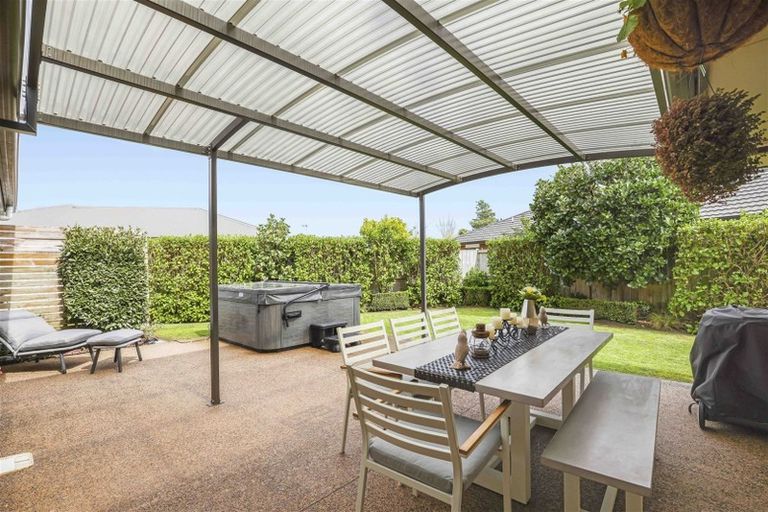 Photo of property in 6 Holly Place, Rototuna North, Hamilton, 3210