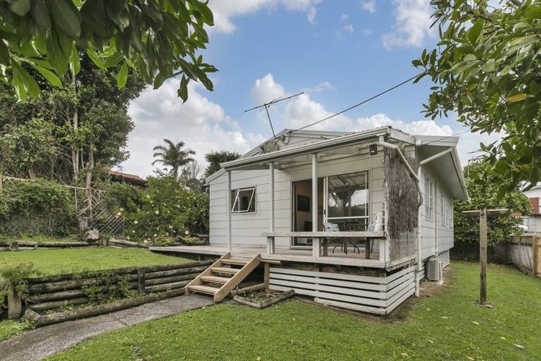 Photo of property in 2/125 Beach Haven Road, Beach Haven, Auckland, 0626