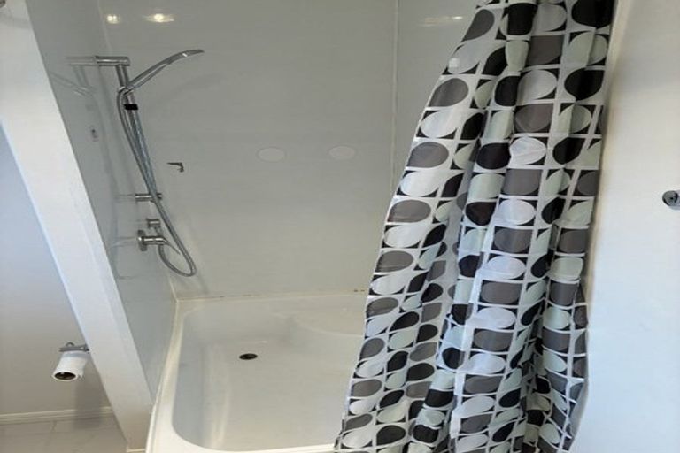 Photo of property in 14 Helena Street, Massey, Auckland, 0614