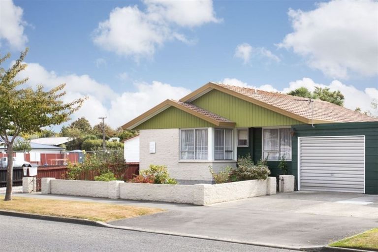 Photo of property in 2/17 Cotswold Avenue, Bishopdale, Christchurch, 8053