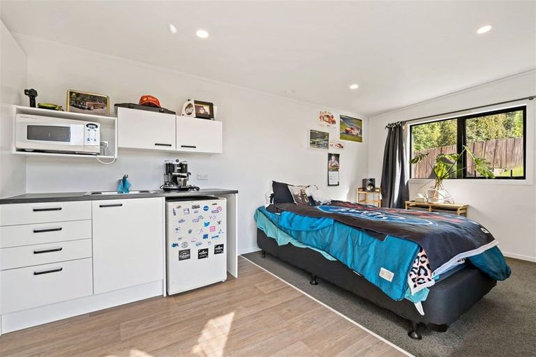 Photo of property in 3 Rehia Road, Massey, Auckland, 0614