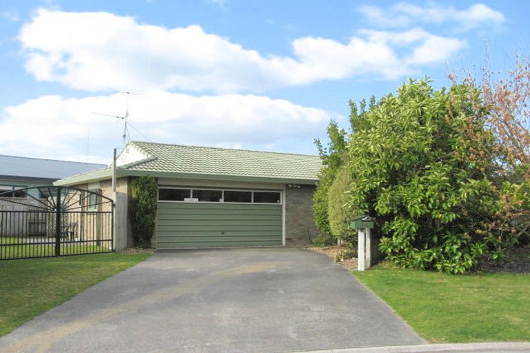 Photo of property in 15 Checketts Place, Papamoa Beach, Papamoa, 3118