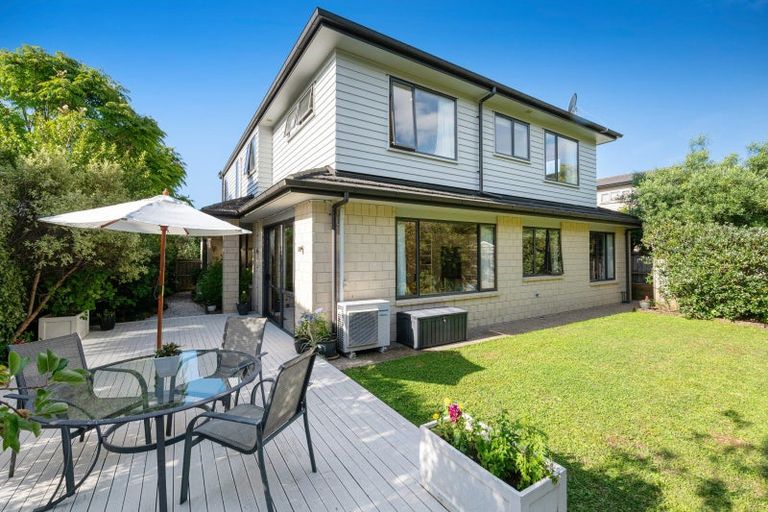 Photo of property in 22 Bur Oak Terrace, Schnapper Rock, Auckland, 0632