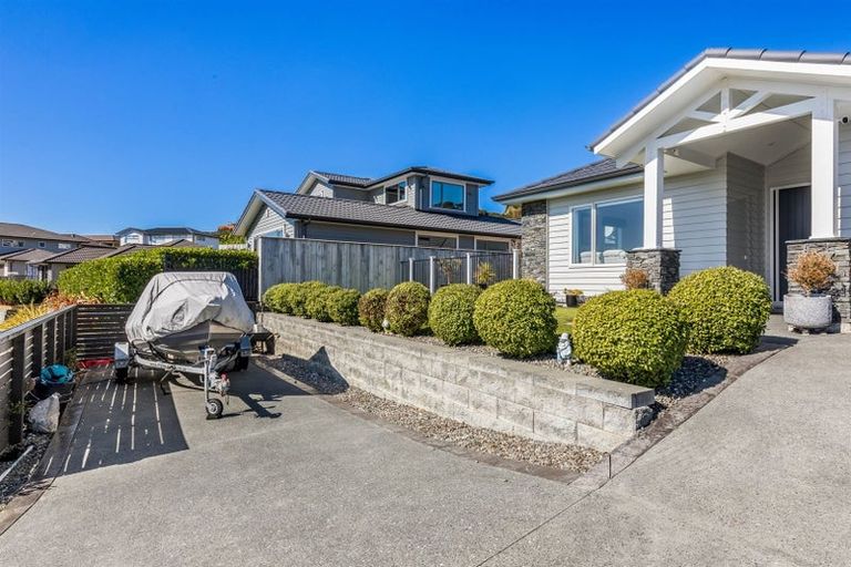 Photo of property in 17 Waitaria Terrace, Aotea, Porirua, 5024