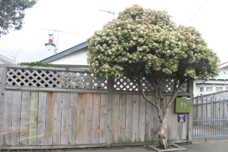 Photo of property in 97 Onepu Road, Lyall Bay, Wellington, 6022