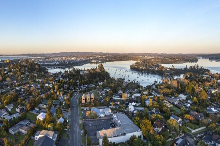 Photo of property in 1 Rame Road, Greenhithe, Auckland, 0632