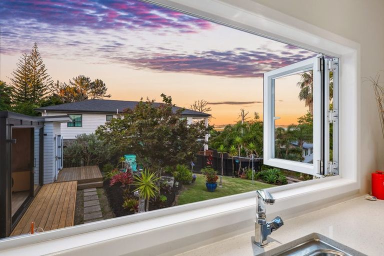 Photo of property in 52 Totara Road, Te Atatu Peninsula, Auckland, 0610