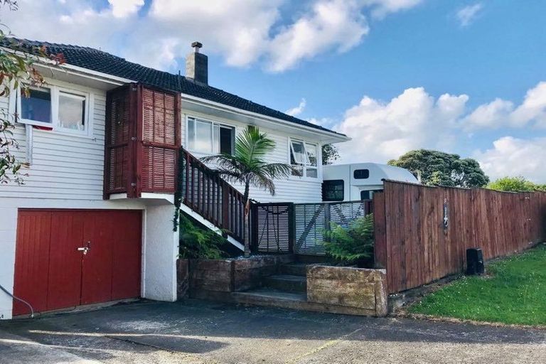 Photo of property in 33 Paparoa Road, Cockle Bay, Auckland, 2014