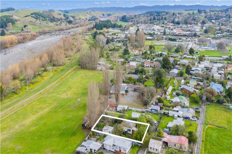 Photo of property in 7 Guy Street, Waipawa, 4210