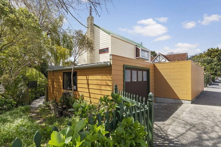 Photo of property in 20 Wai-iti Crescent, Woburn, Lower Hutt, 5010