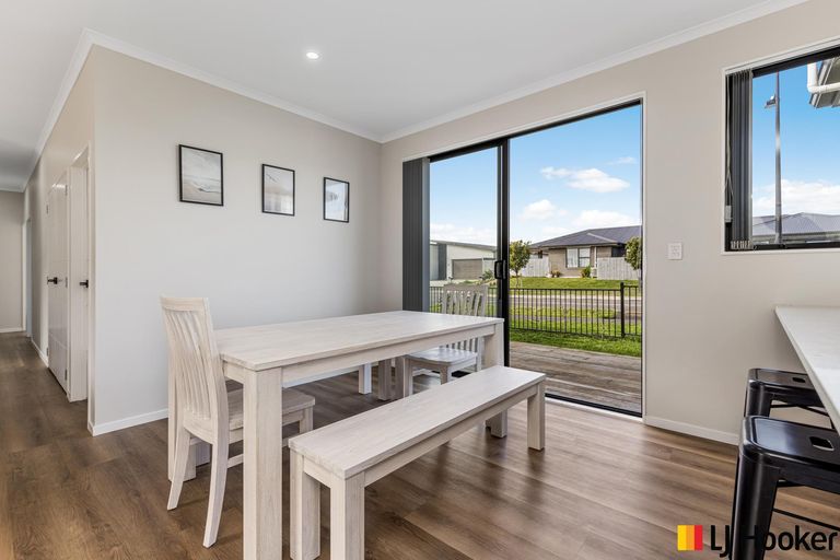 Photo of property in 2 Poutawa Lane, Clarks Beach, 2122