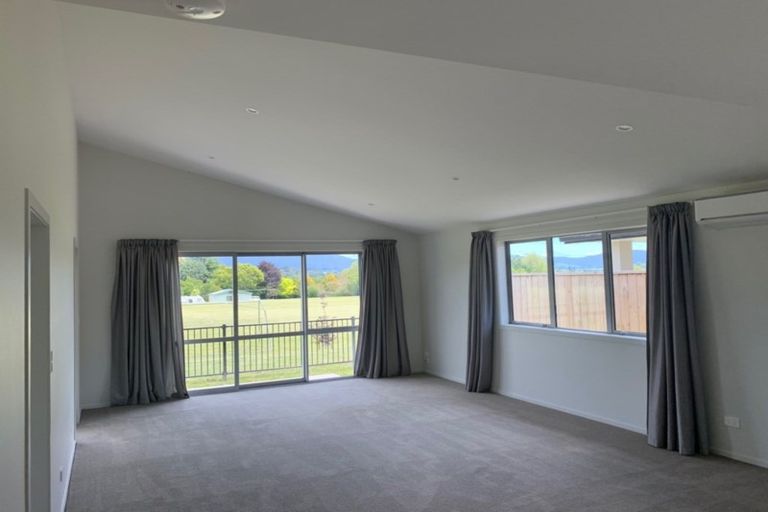 Photo of property in 22 Richardson Road, Omokoroa, 3114
