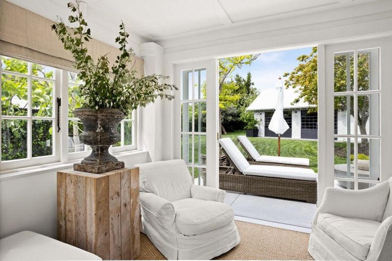 Photo of property in 98 Te Mata Road, Havelock North, 4130