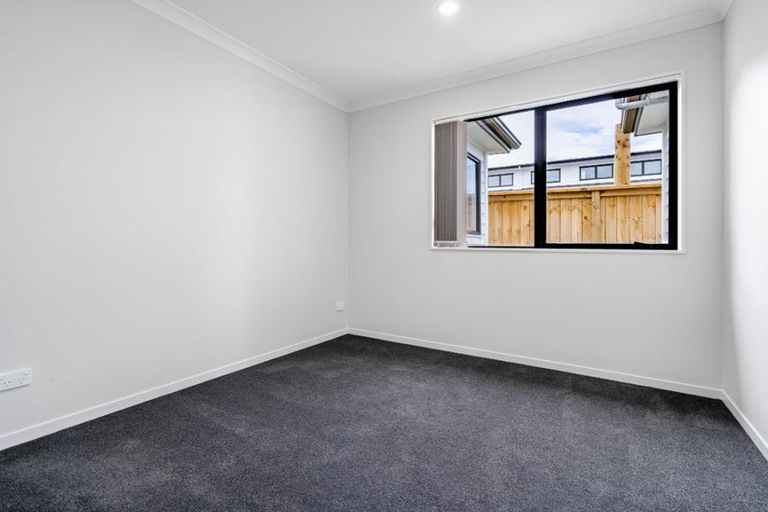 Photo of property in 10 Koroheke Road, Takanini, 2110