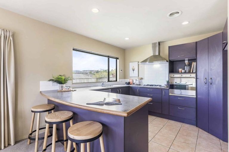 Photo of property in 16 Greenstone Place, Aotea, Porirua, 5024