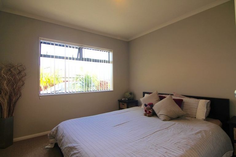 Photo of property in 38 Chesterfield Way, Orewa, 0931