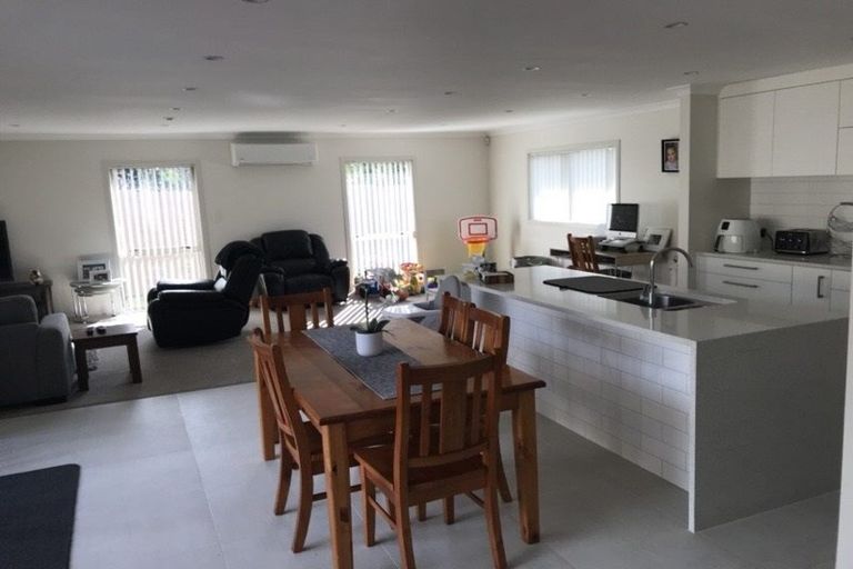 Photo of property in 35 Riverglade Parkway, Te Atatu South, Auckland, 0610