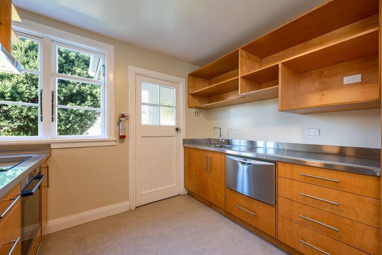 Photo of property in Ionian Flats, 123-125 Brougham Street, Mount Victoria, Wellington, 6011