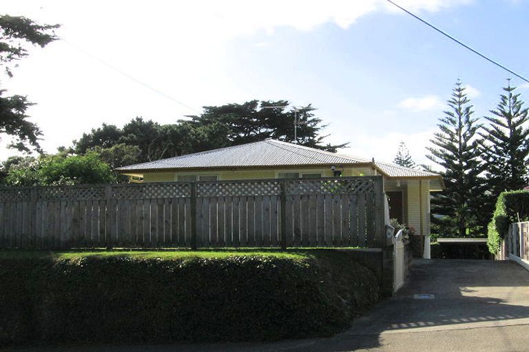 Photo of property in 33 View Road, Titahi Bay, Porirua, 5022