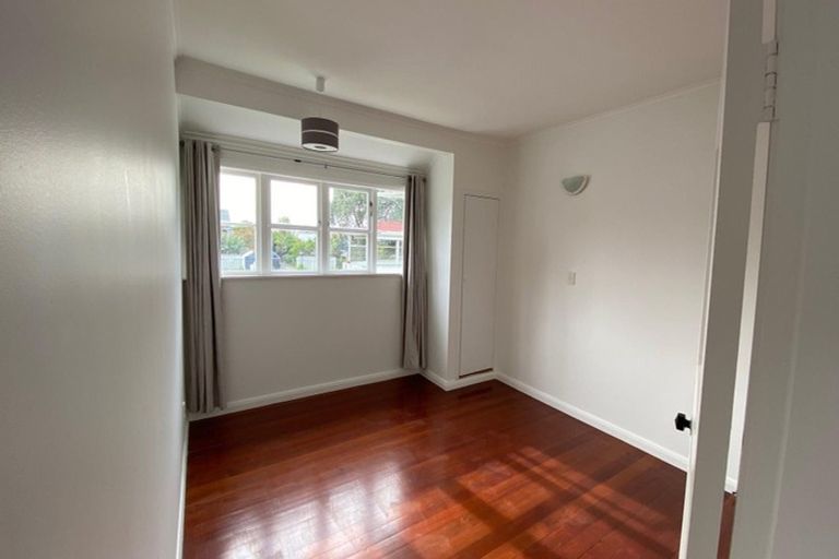Photo of property in 10 Onewa Road, Northcote Point, Auckland, 0627