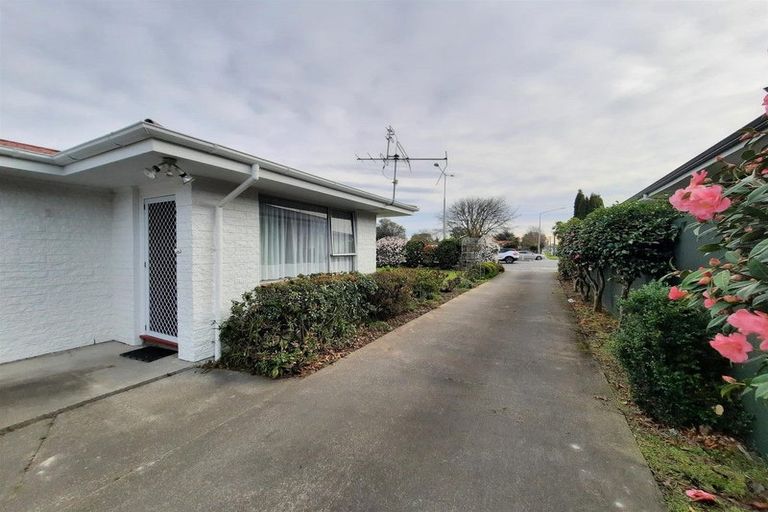 Photo of property in 1/318 Main North Road, Redwood, Christchurch, 8051