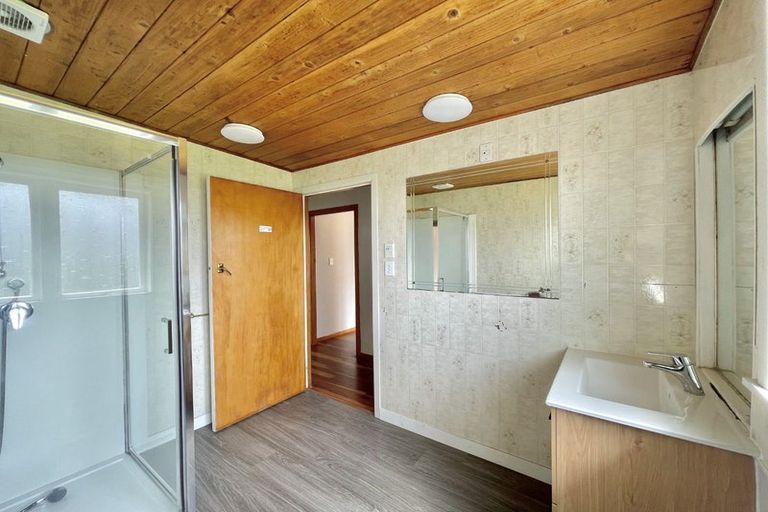 Photo of property in 3 Taha Road, Te Atatu South, Auckland, 0610