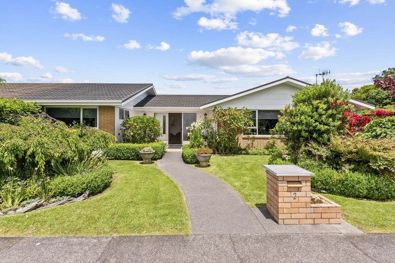 Photo of property in 2 Rewarewa Crescent, Waikanae, 5036