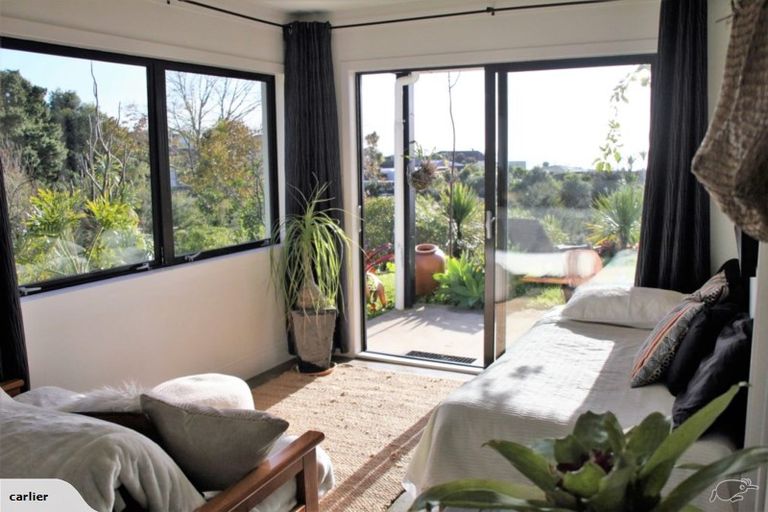 Photo of property in 8 Calder Place, Wai O Taiki Bay, Auckland, 1072