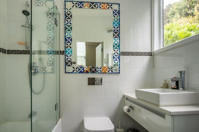 Photo of property in 5 Gill Road, Lowry Bay, Lower Hutt, 5013