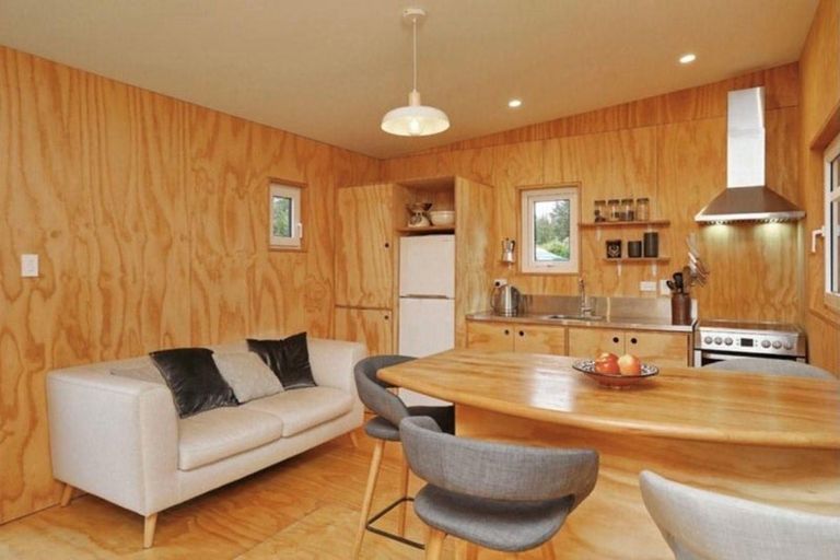 Photo of property in 5 Cross Street, Coalgate, 7673