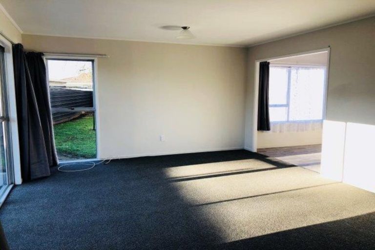 Photo of property in 426 Roscommon Road, Clendon Park, Auckland, 2103