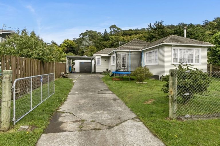 Photo of property in 83 Wellington Road, Wainuiomata, Lower Hutt, 5014