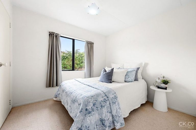 Photo of property in 2/11 Bauchop Road, Waterloo, Lower Hutt, 5011