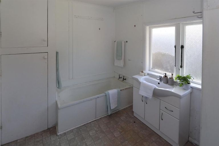 Photo of property in 14 Charles Road, Hannahs Bay, Rotorua, 3010