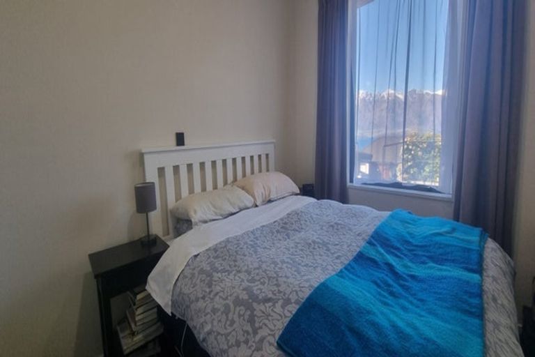 Photo of property in 50 Wynyard Crescent, Fernhill, Queenstown, 9300