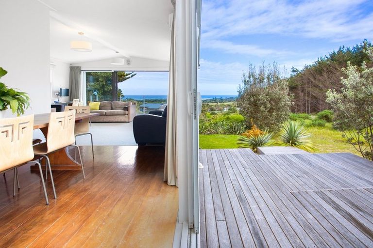 Photo of property in 311 Motutara Road, Muriwai, Waimauku, 0881