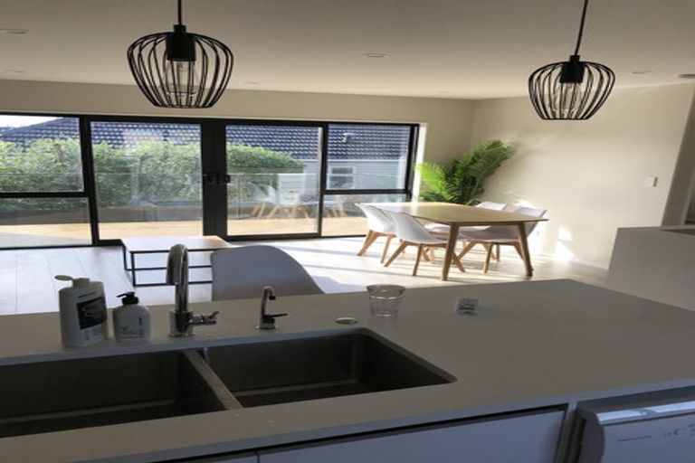 Photo of property in 35 Rutland Road, Stanley Point, Auckland, 0624